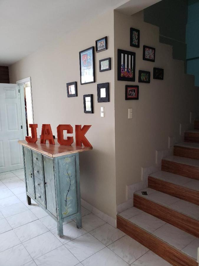 Jack Hostales 莱昂 外观 照片